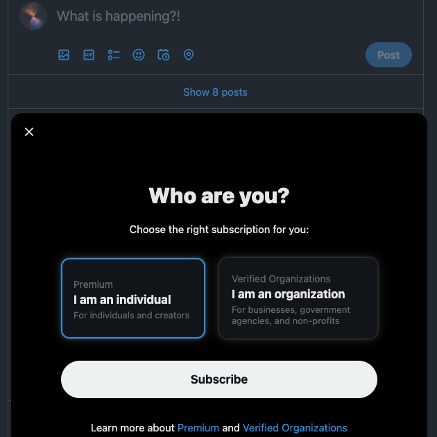 Una captura de pantalla de TweetDelete sobre un usuario que se suscribe al servicio de suscripción Premium de Twitter desde un navegador de escritorio.