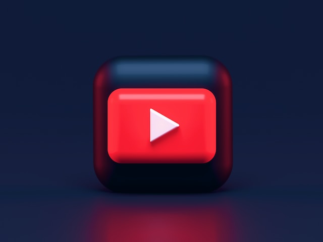 Gambar logo YouTube dengan latar belakang hitam.