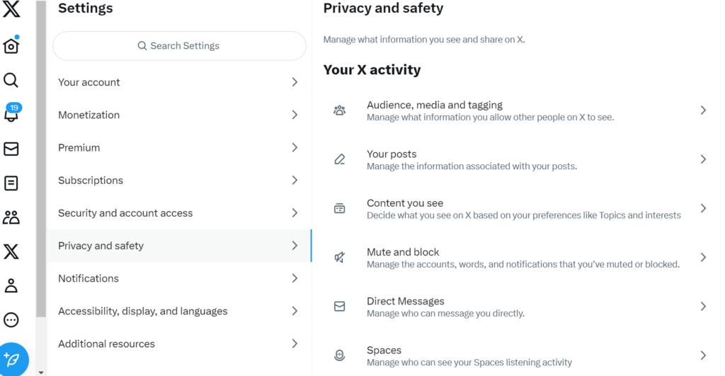 Tangkapan layar TweetDelete dari tab privasi dan keamanan web Twitter di sebelah kiri dan sub-menu di sebelah kanan.