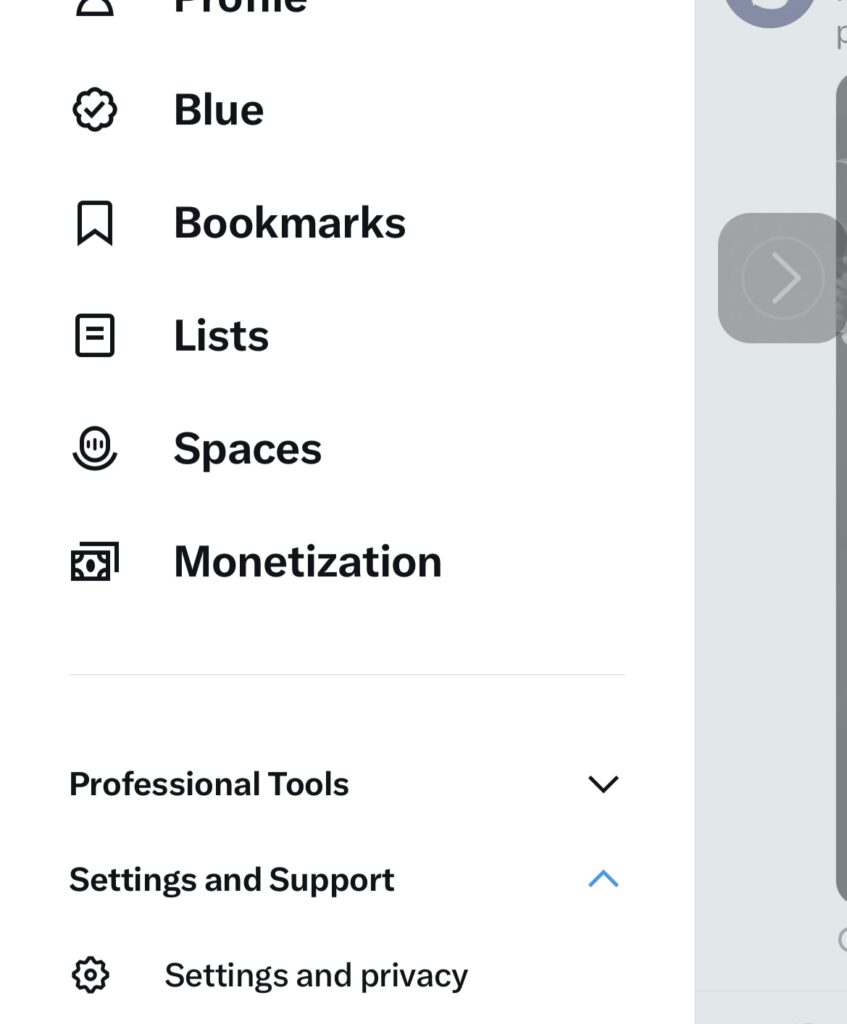 설정 옵션이 표시된 트위터 사이드 메뉴 스크린샷. 