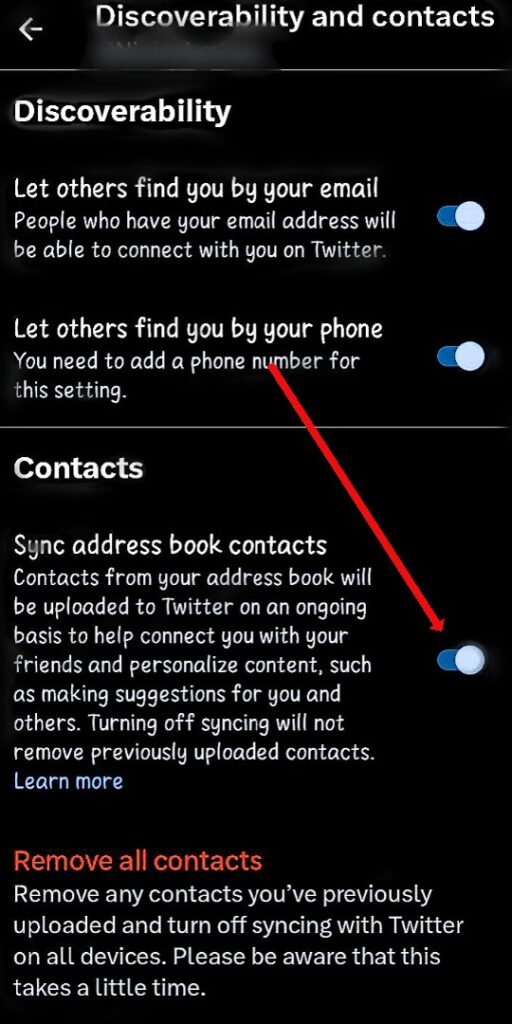 TweetDelete's screenshot van de sync address book contacts toggle ingeschakeld op de Twitter of X mobile app.