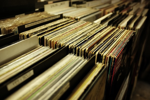 A picture of an arranged paper folder archive.