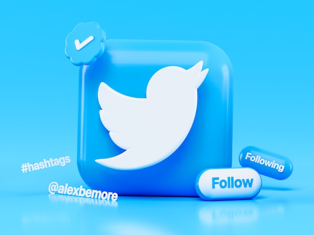 صورة 3D لأيقونة طائر Twitter على خلفية زرقاء محاطة بأزرار متابعة ومتابعة.