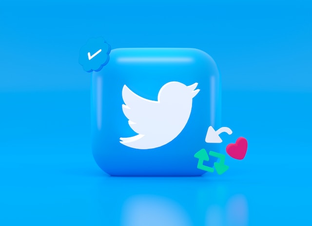 Twitterの鳥のアイコンの3D画像で、認証、いいね！、リツイート、共有のアイコンが浮かんでいる。