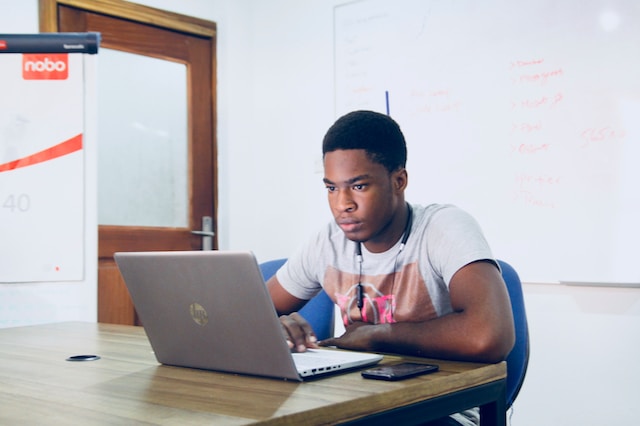 A Twitter user checking out the features of Tweet Hunter on their laptop.
