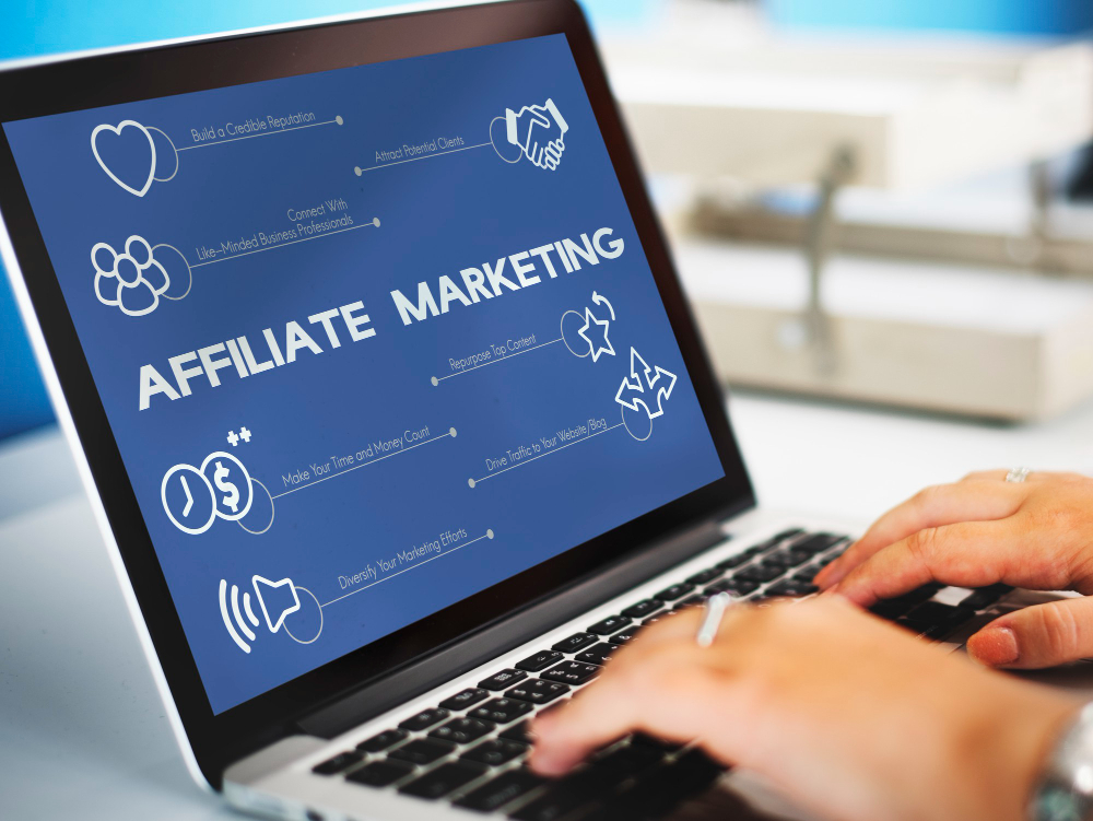 A person displays all the benefits of affiliate marketing on a laptop screen.